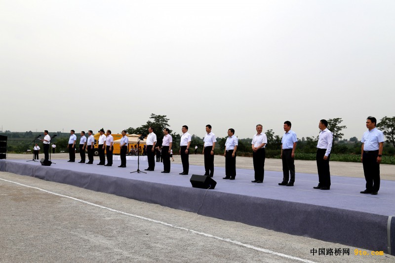 圖為為合銅、吳華高速公路項(xiàng)目開(kāi)工儀式現(xiàn)場(chǎng)1